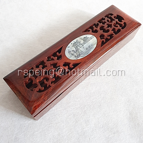 ตะเกียบและหมอนรองตะเกียบ ในกล่องไม้ชิงชันฝังเปลือกหอยมุก งานทำมือเวียดนาม แบบที่ 1