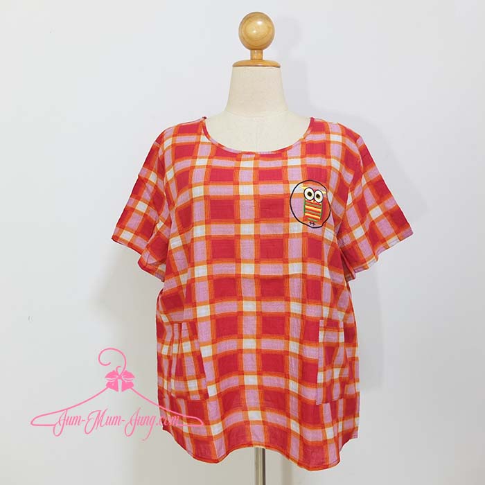 *อก50นิ้ว*เสื้อคนอ้วนผ้าฝ้ายสปันลายสก๊อตโทนสีแดงปักลายนกฮูกที่อกด้านซ้าย ชายเสื้อมีกระเป๋า2ข้าง เนื้อผ้าบางนุ่มใส่สบาย สวยน่ารักมากๆค่ะ