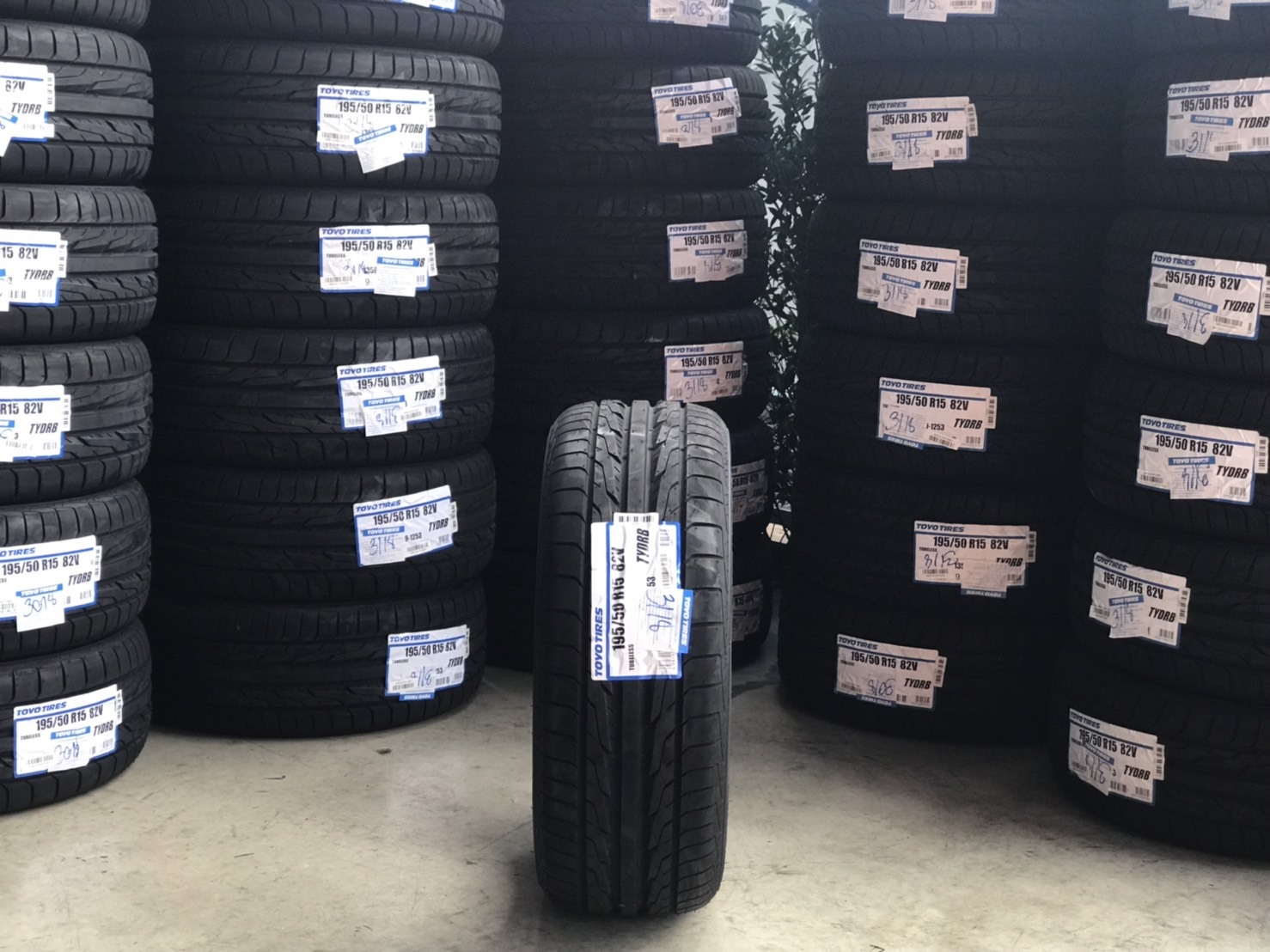 TOYO DRB 195/50-15 ปี18 จ่ายแค่เดือนละ 950 บาท