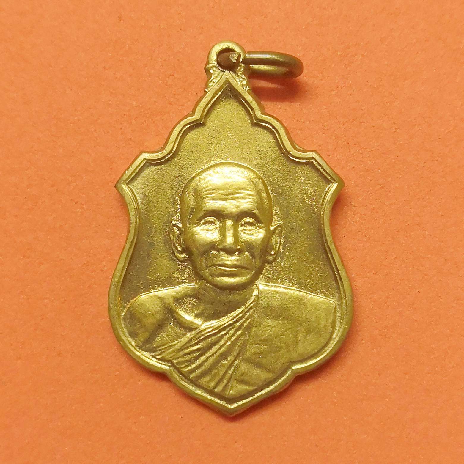 เหรียญ พระพรหมนคราจารย์ หลวงพ่อดี ธมฺมปญฺโญ วัดแจ้งพรหมนคร จ.สิงห์บุรี ปี 2508 เนื้อทองเหลือง สูงรวมห่วง 3 เซน บล็อกกษาปณ์