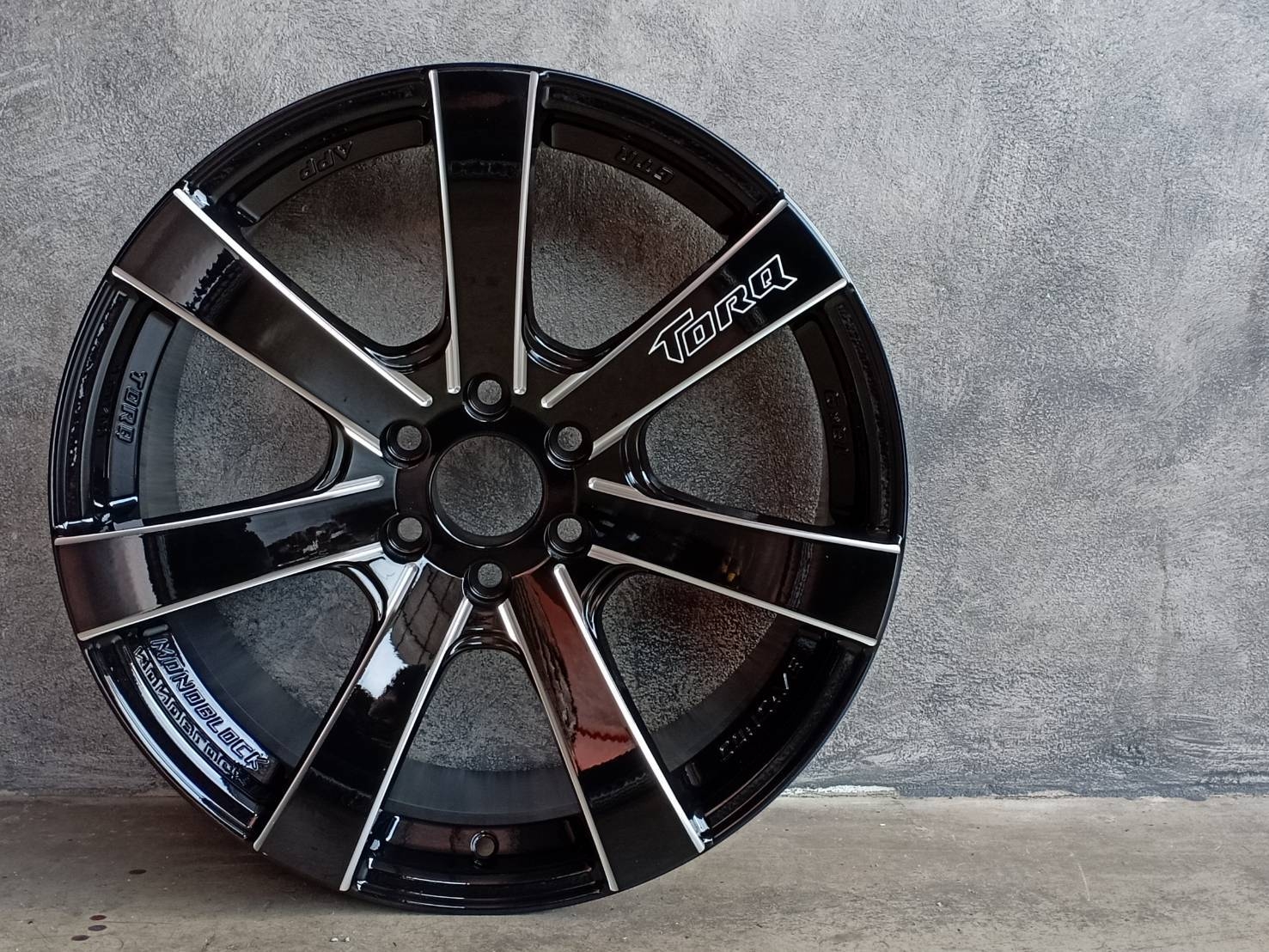 NAVARA GTR RTG 18X9 6H114.3 ต้องการส่วนลดราคาพิเศษ กรุณาสอบถาม