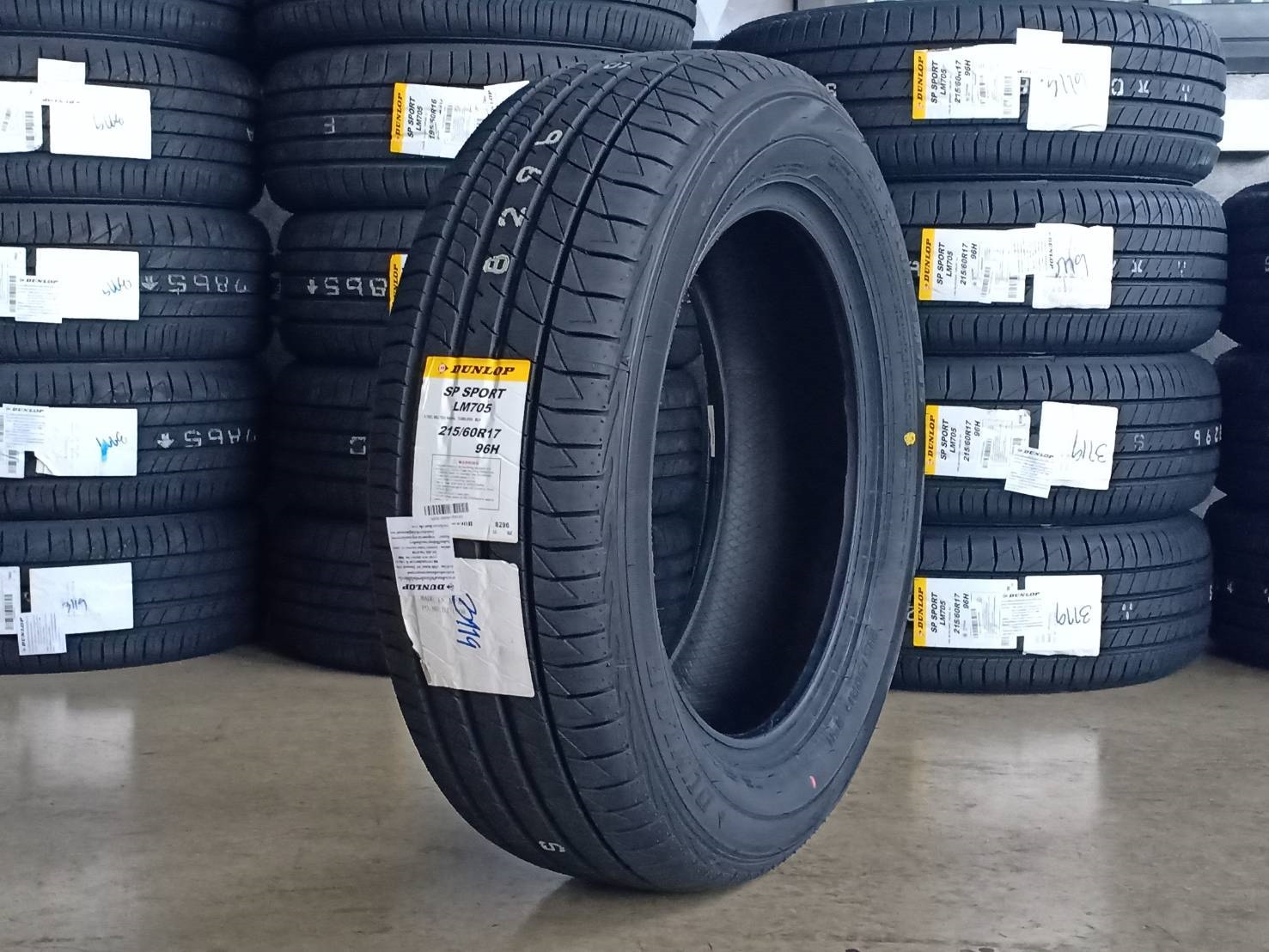 DUNLOP LM705 215/60-17 ปี19 ราคาพิเศษ