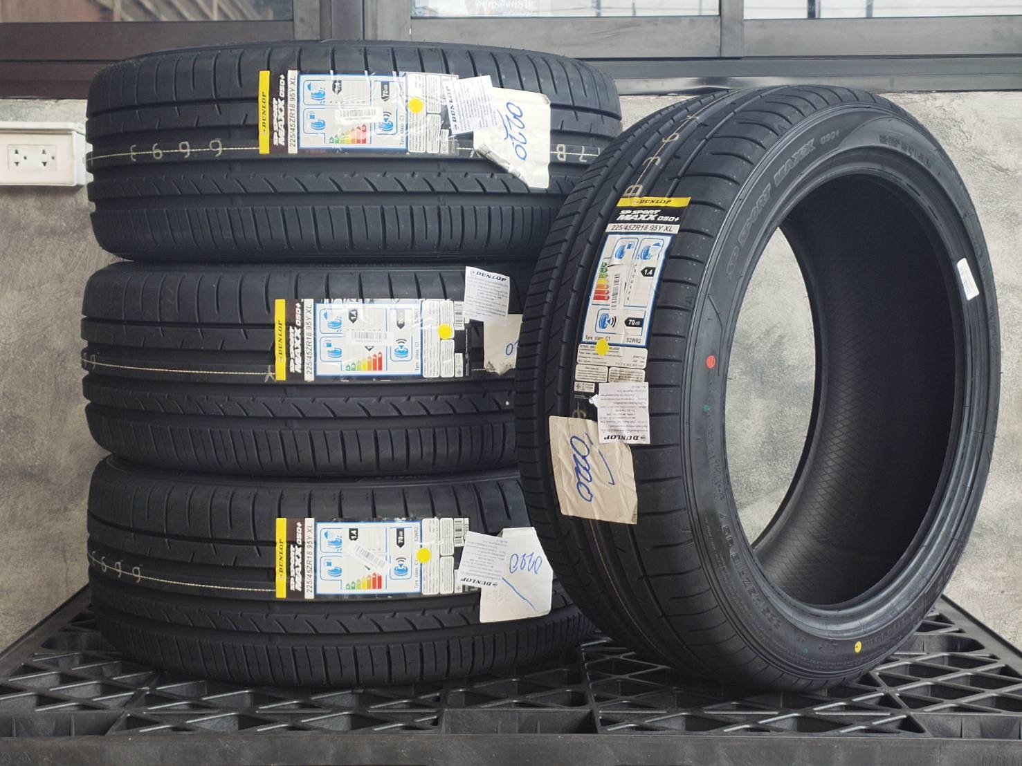 DUNLOP SP SPORT SPMAXX050 PLUS 225/45ZR18