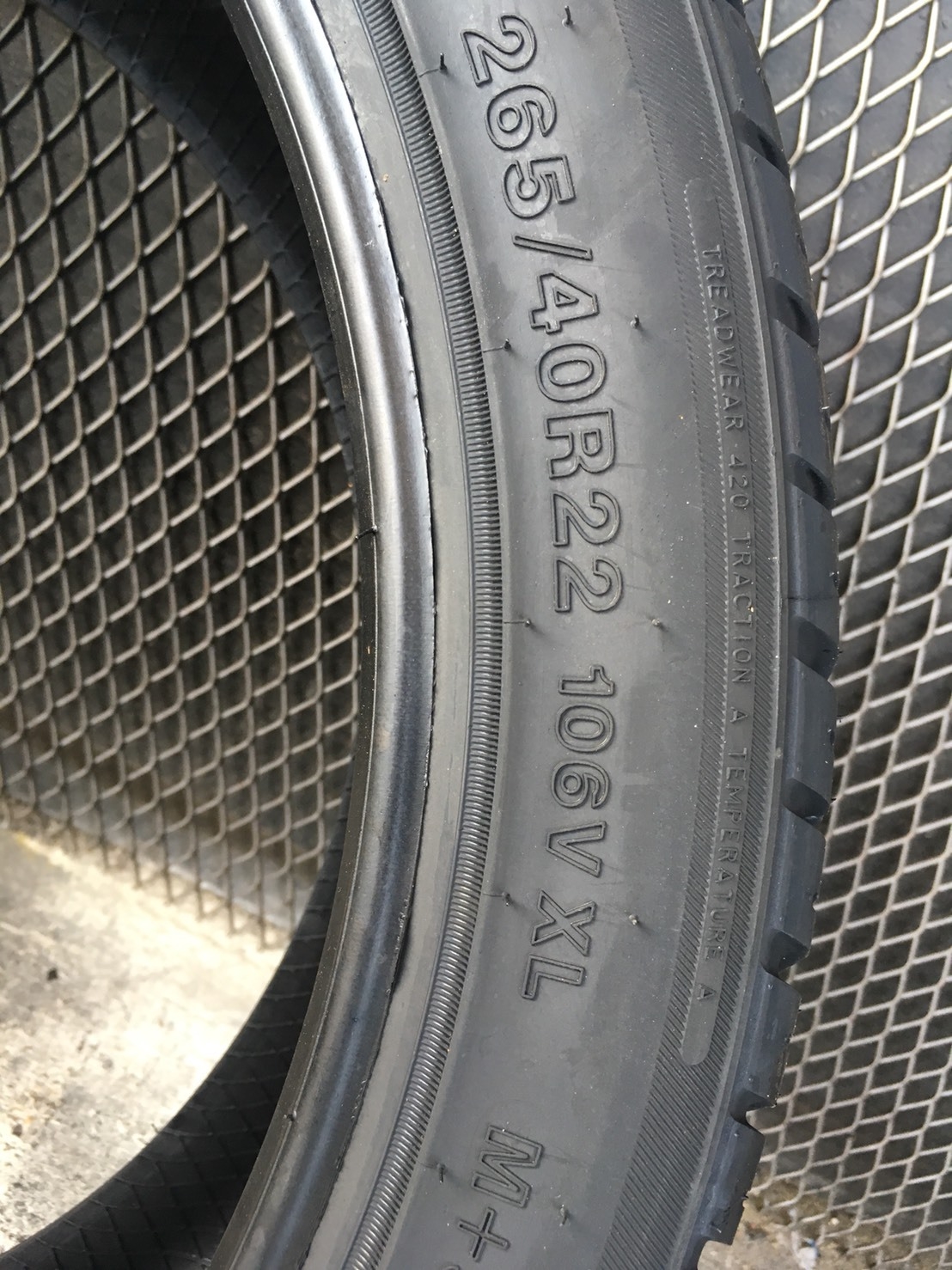 ยางใหม่ปี19 VERSATYRE 265/40-22 ราคาถูก