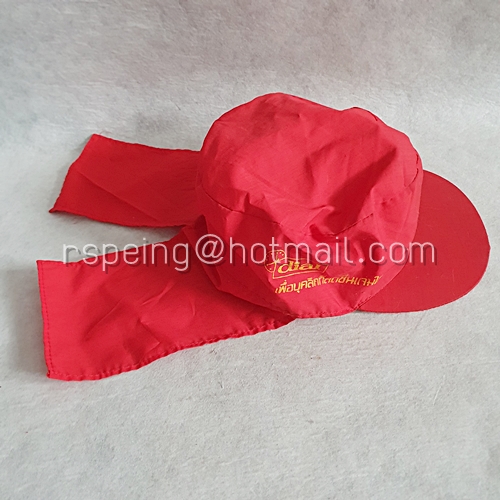 หมวกปีกคลุมหลังศีรษะสีแดง งานฟุตบอลประเพณีจุฬา-ธรรมศาสตร์ ครั้งที่ 43