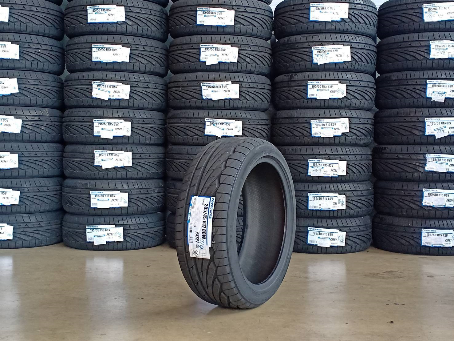 TOYO TR1 205/45-17 ปี19 ลดราคา