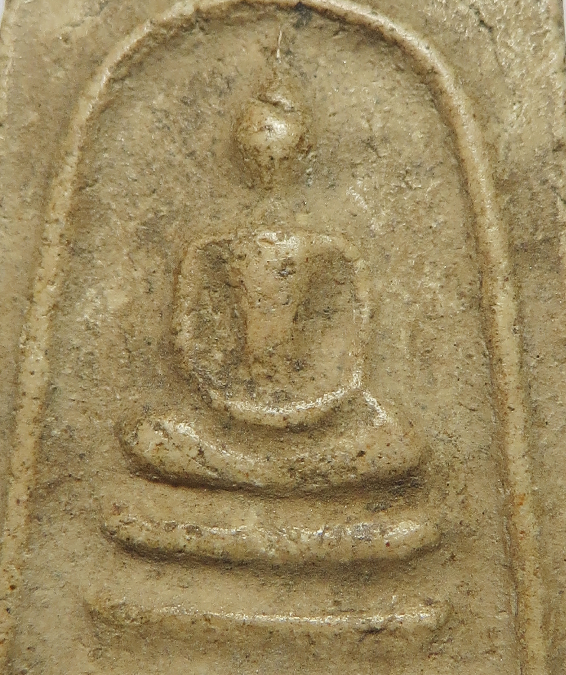 3185 พระสมเด็จ ด้านหลัง ปั๊มตราวัด หมึกแดง เนื้อผงพุทธคุณ เนื้อจัด (รับประกันพระแท้ + ส่งฟรี ทั่วประเทศ)