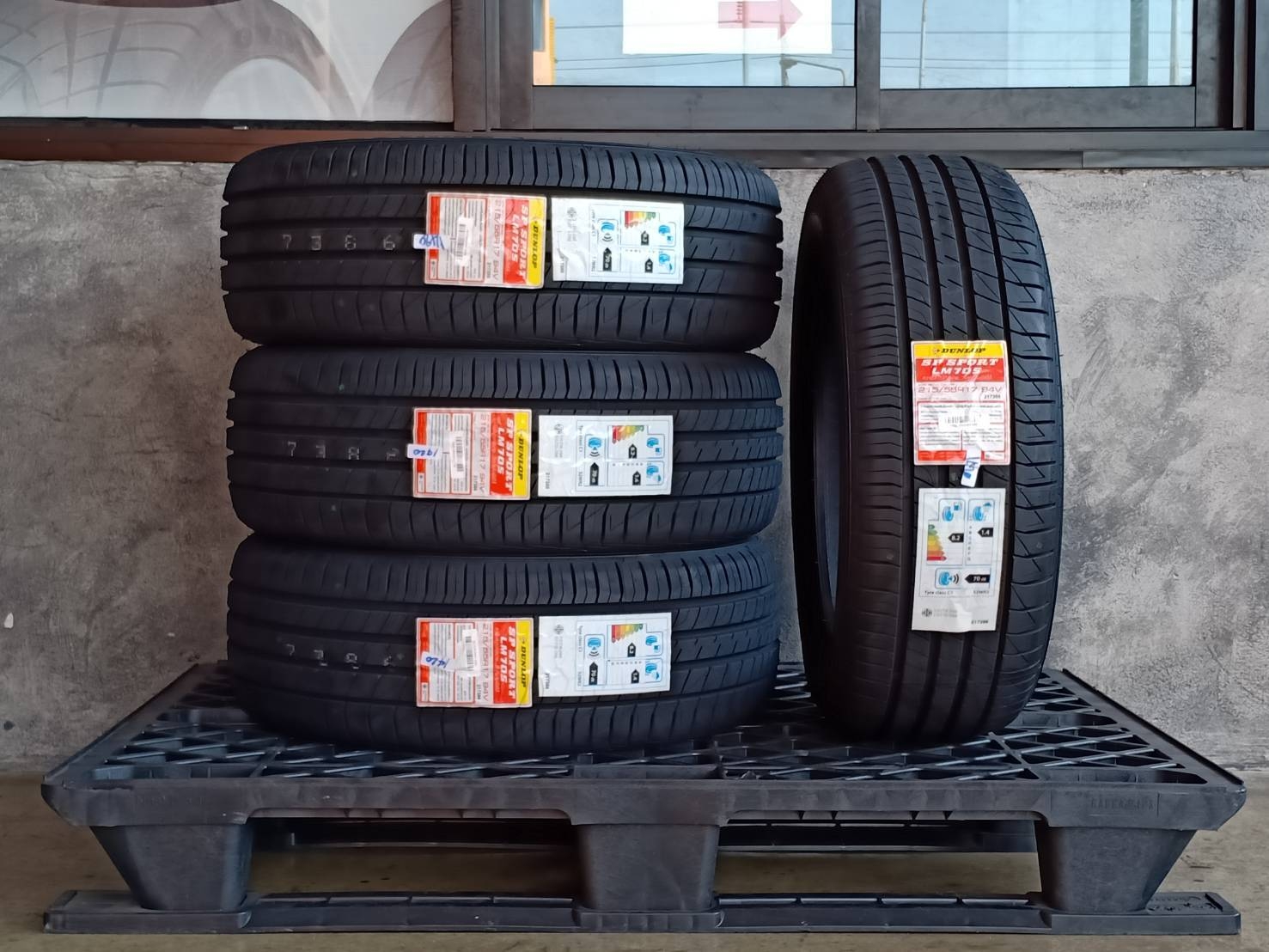 DUNLOP 215/55R17 SP SPORT LM705 94V MADE IN THAILAND