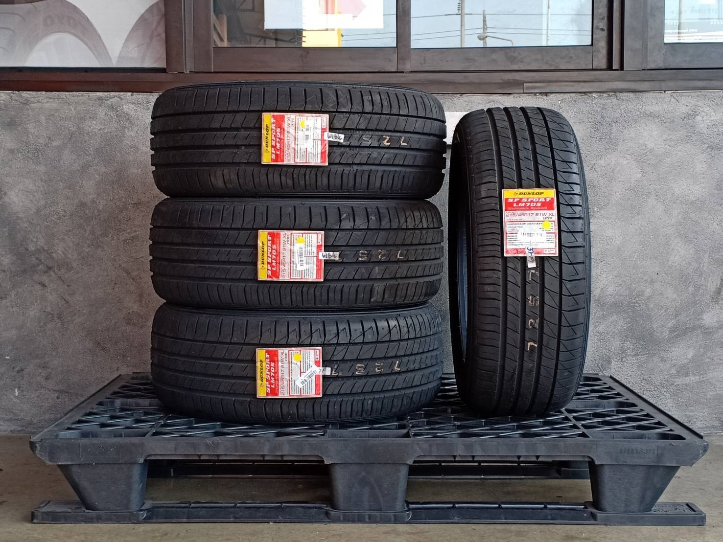 DUNLOP SP SPORT LM705 215/45R17