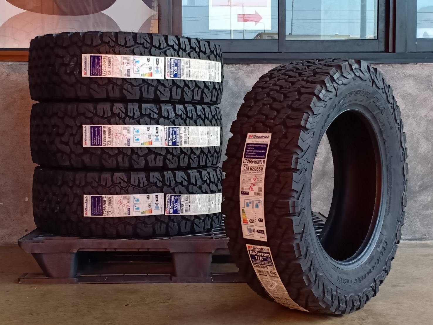 BF-GOODRICH 265/60R18 ALL TERRAIN T/A KO2 119/116S 10PR (ตัวหนังสือดำ) MADE IN U.S.A.