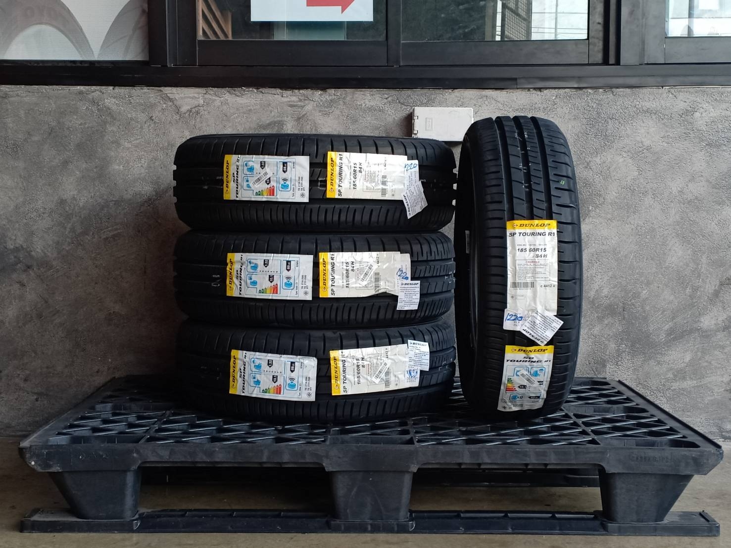 DUNLOP 185/60R15 SP TOURING R1 ราคาพิเศษ