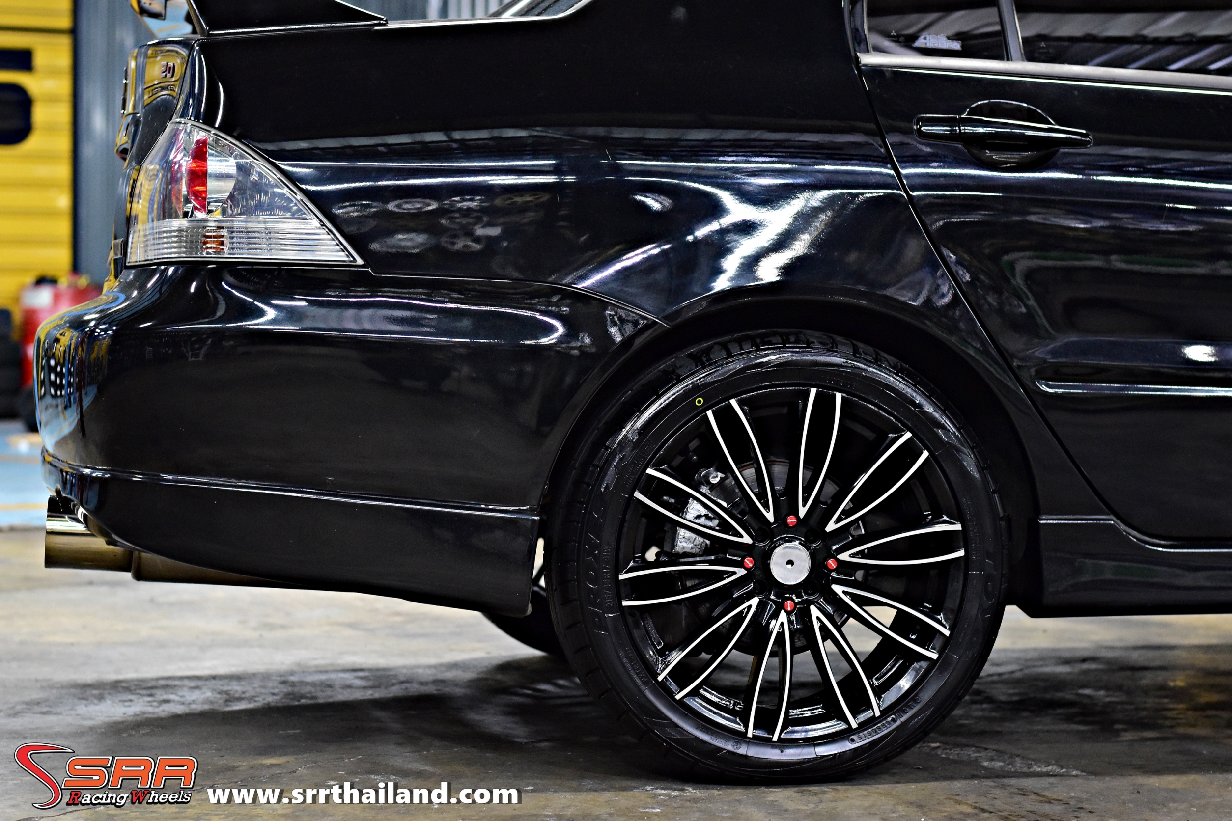 ล้อมาใหม่ ใส่เก๋ง VIP STATUS ขอบ17 ราคาถูก