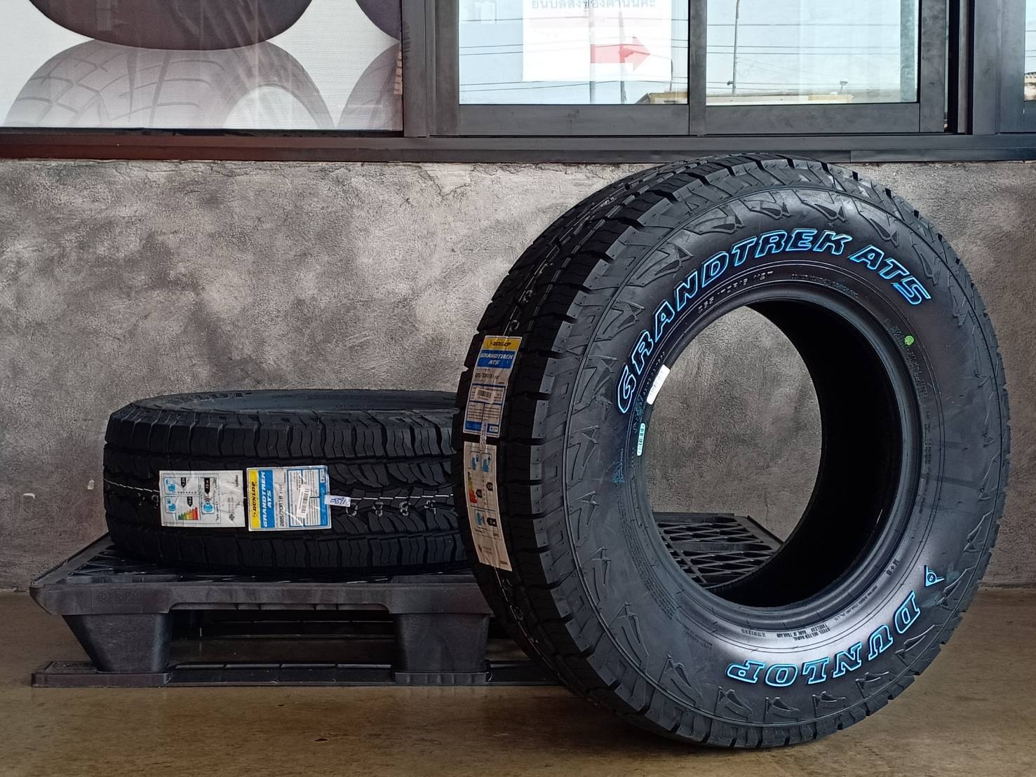 DUNLOP 265/70R16 GRANDTREK AT5 112T (ตัวหนังสือขาว) MADE IN THAILAND