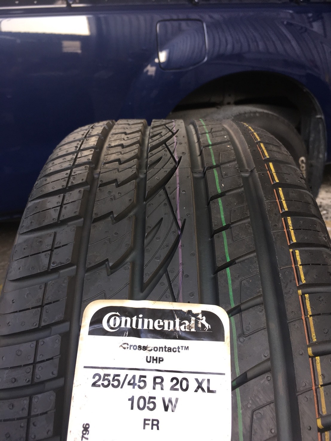 CONTINENTAL CROSS CONTACT UHP 255/45R20 เส้น 5500 ปกติ 12000 ปี16 ราคาพิเศษจำนวนจำกัด