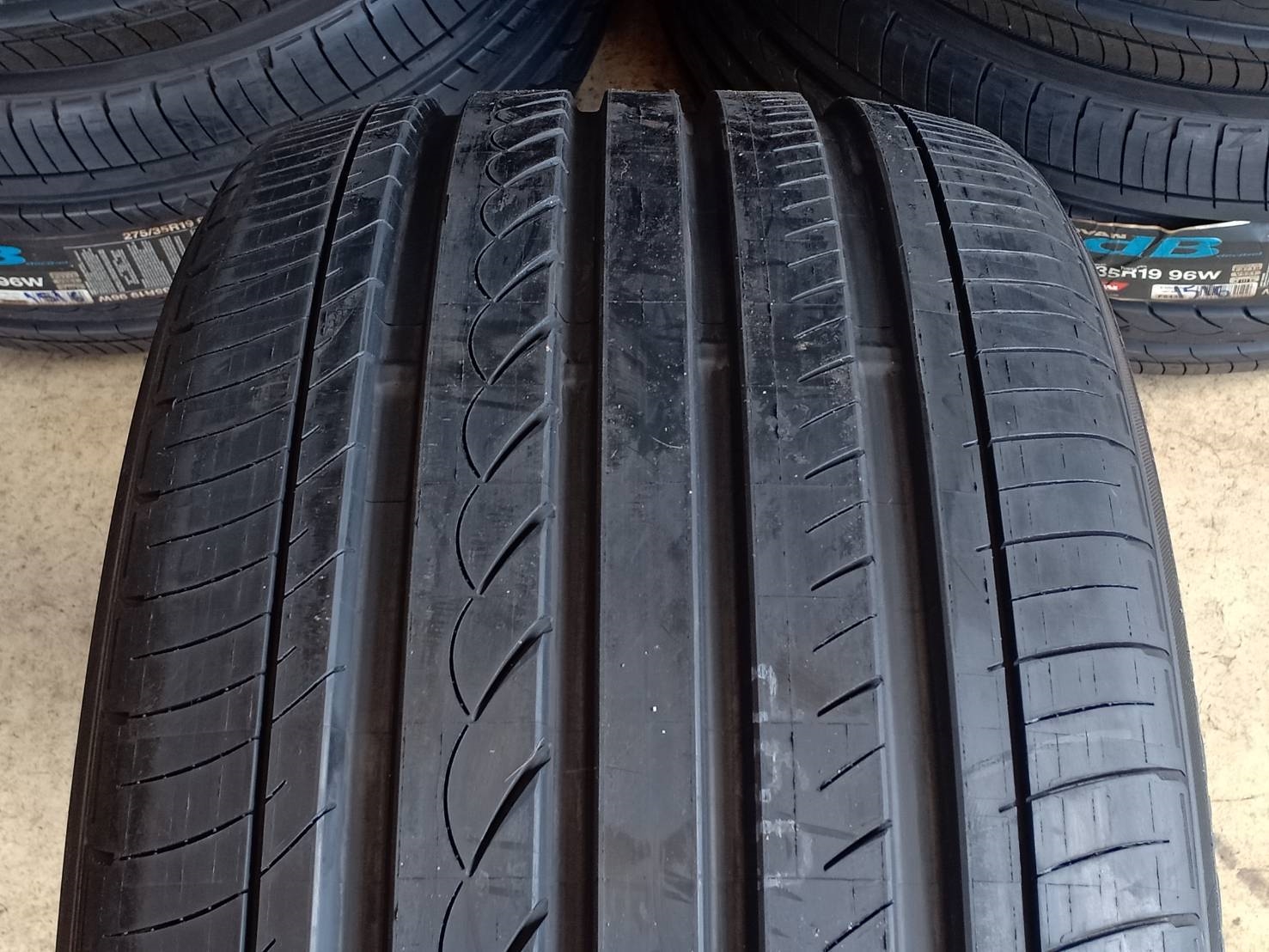 ยางใหม่ YOKOHAMA V551 275/35-19 เส้น 3900 ปกติ 11000