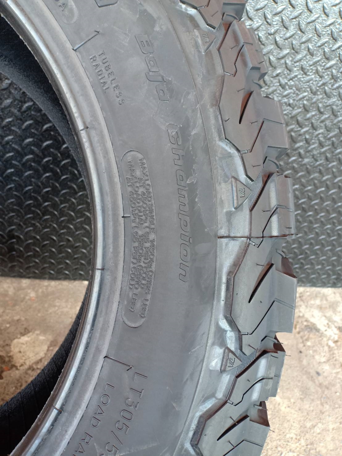 ยาง BF GOODRICH KO2 305/55-20 ปี18 จาก USA