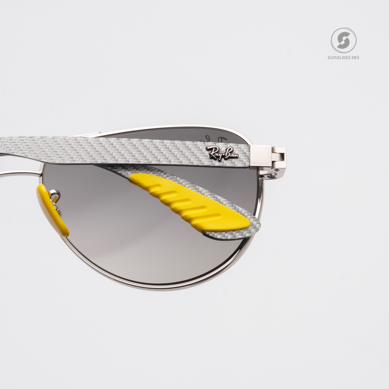 Ray-Ban RB8331M F08311 Ferrari Collection Silver Gradient