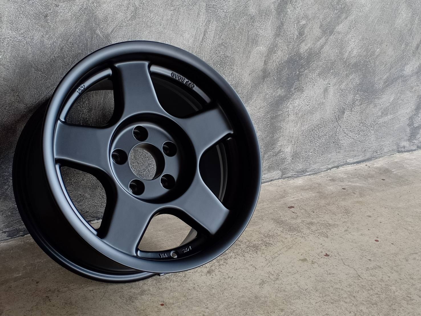 BREDLEY 16X8 5H114.3 ต้องการส่วนลดราคาพิเศษ กรุณาสอบถาม