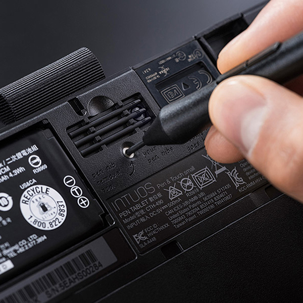 Intuos Art Small Black