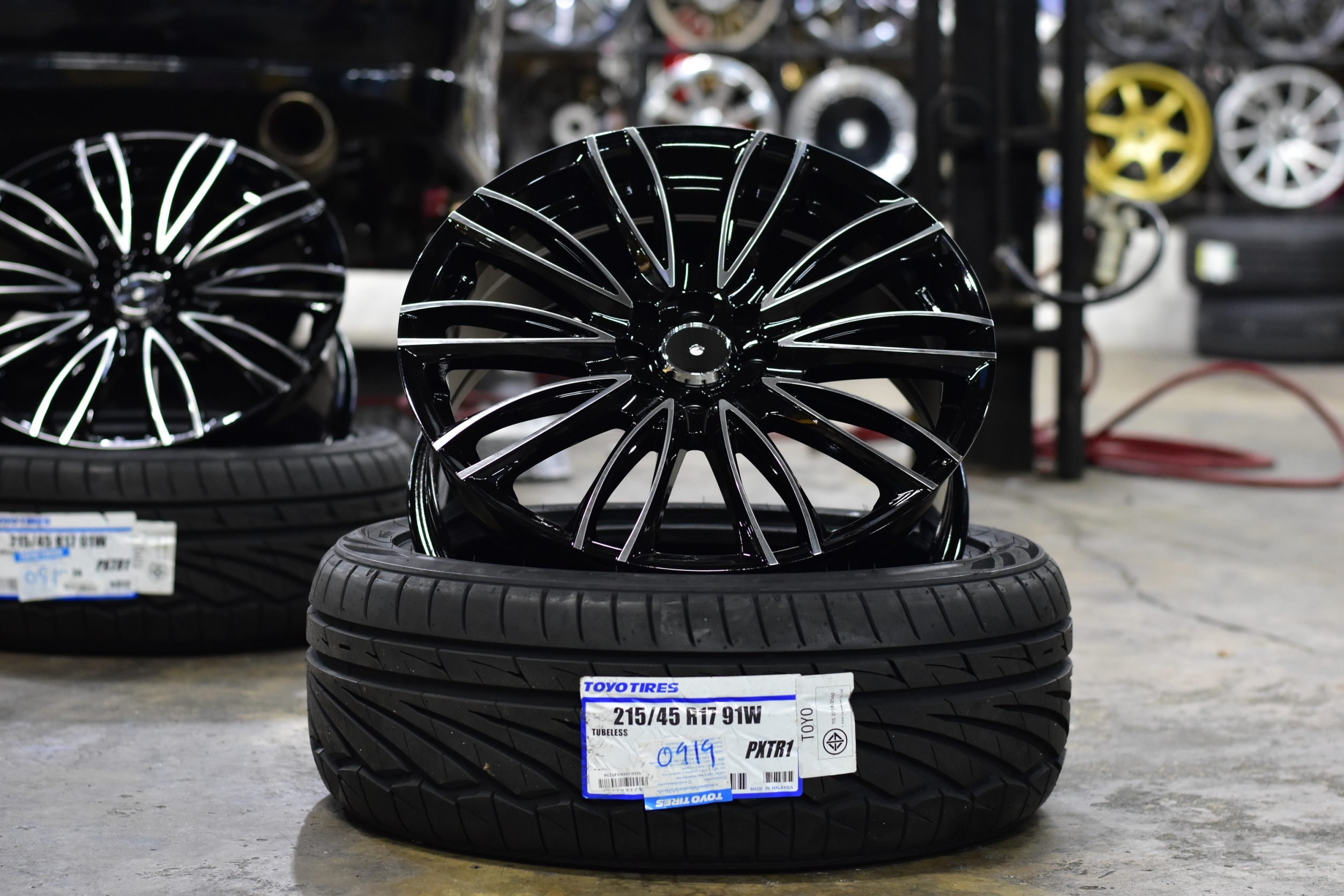 ล้อมาใหม่ ใส่เก๋ง VIP STATUS ขอบ17 ราคาถูก