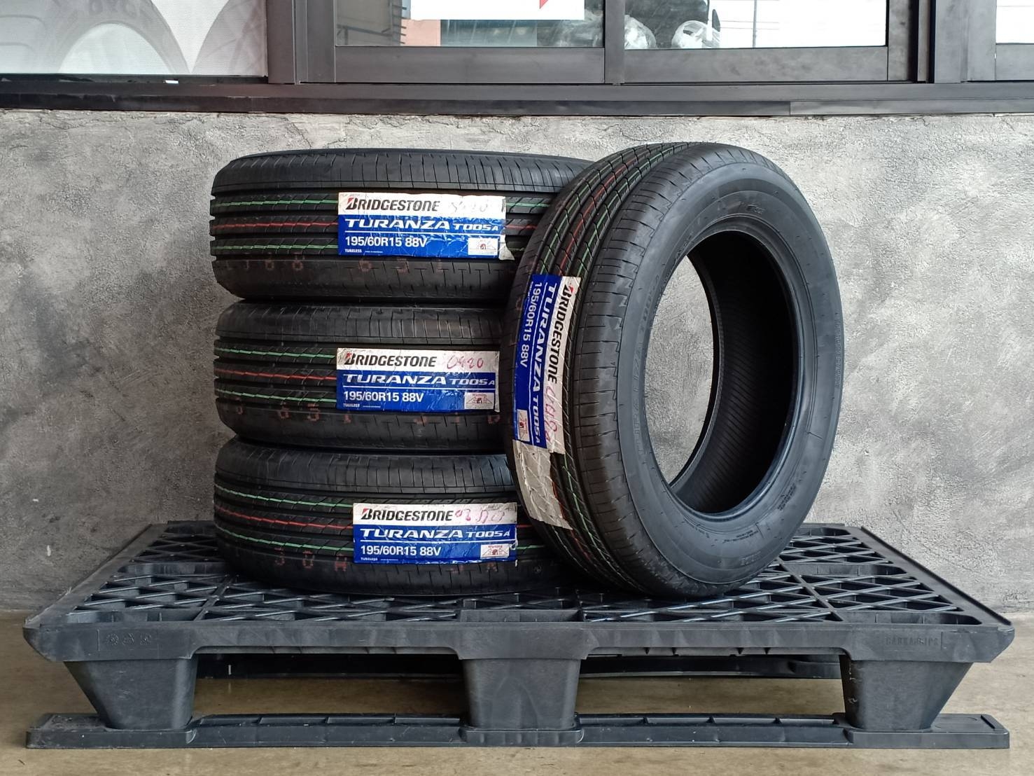 BRIDGESTONE 195/60R15 TURANZA T005A 88V MADE IN INDONESIA