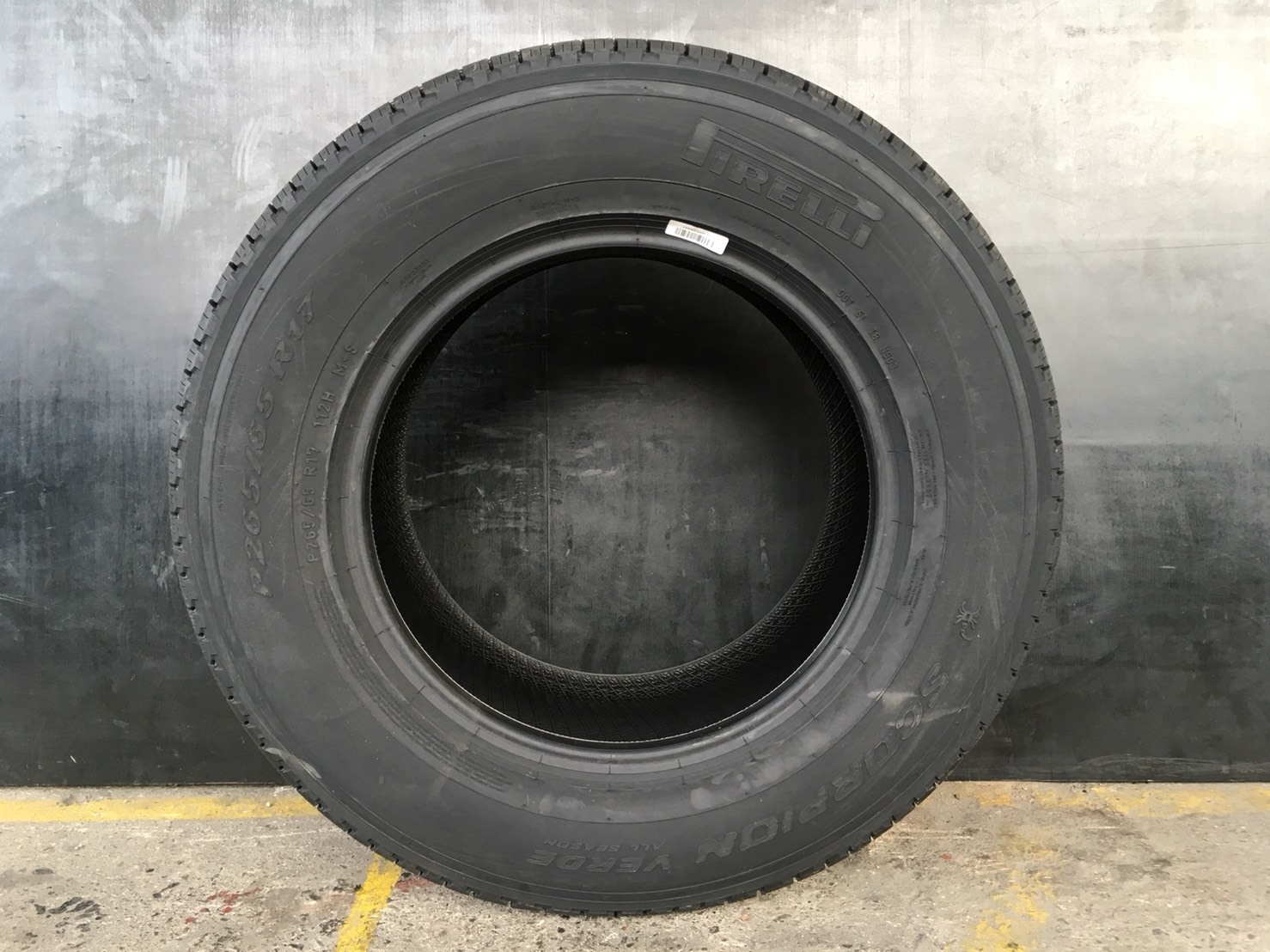 PIRELLI SCORPION VERDE ALL SEASON+ 265/65-17 เส้น 5100 บาท ปี18 ปกติ 8500