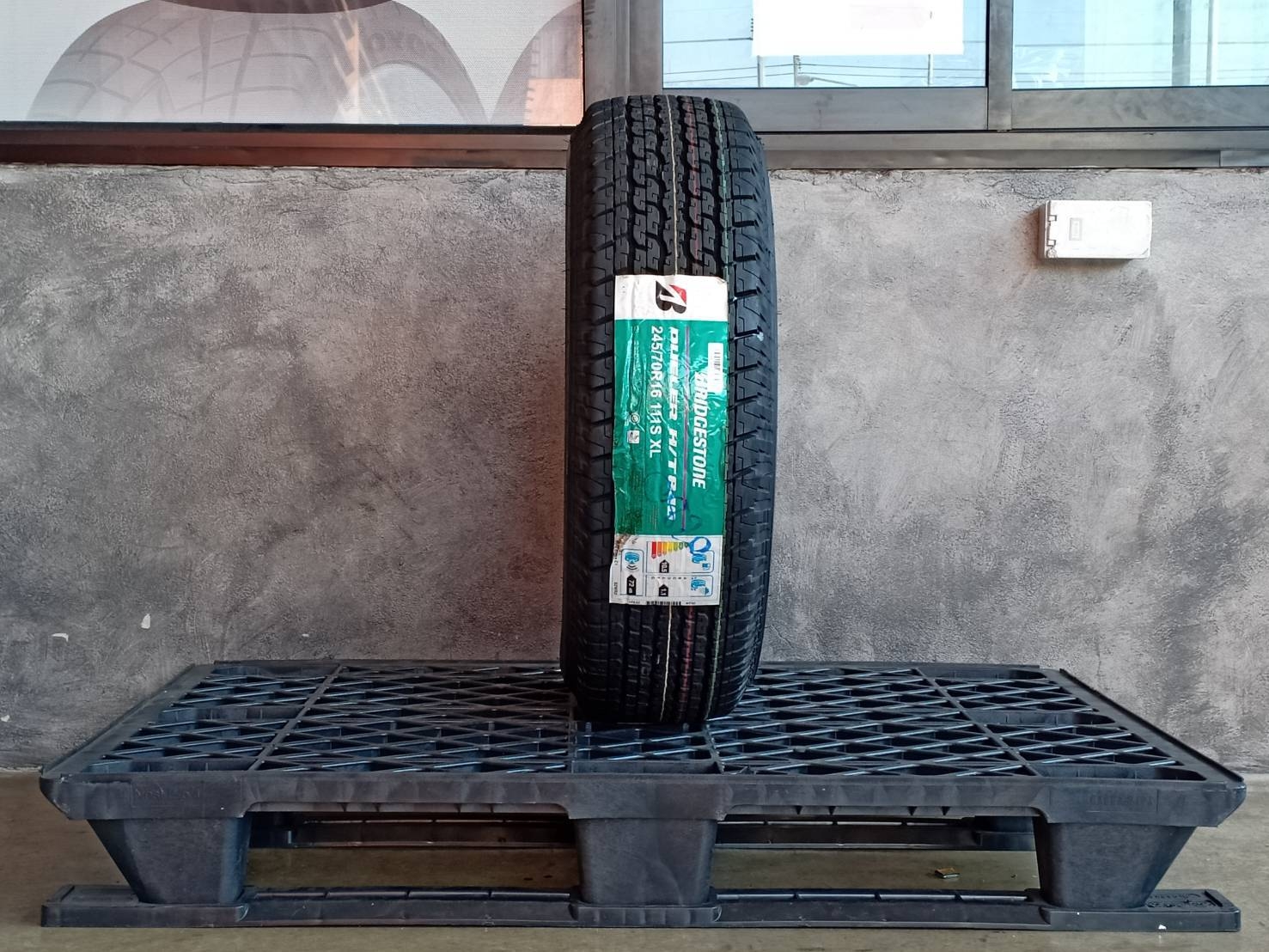 BRIDGESTONE 245/70R16 DUELER H/T 840 111S XL MADE IN THAILAND