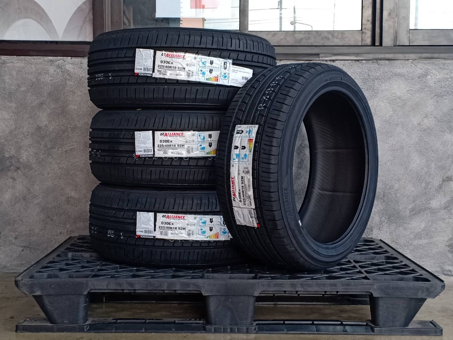 YOKOHAMA ALLIANCE 030EX 225/40R18 92W JAPAN