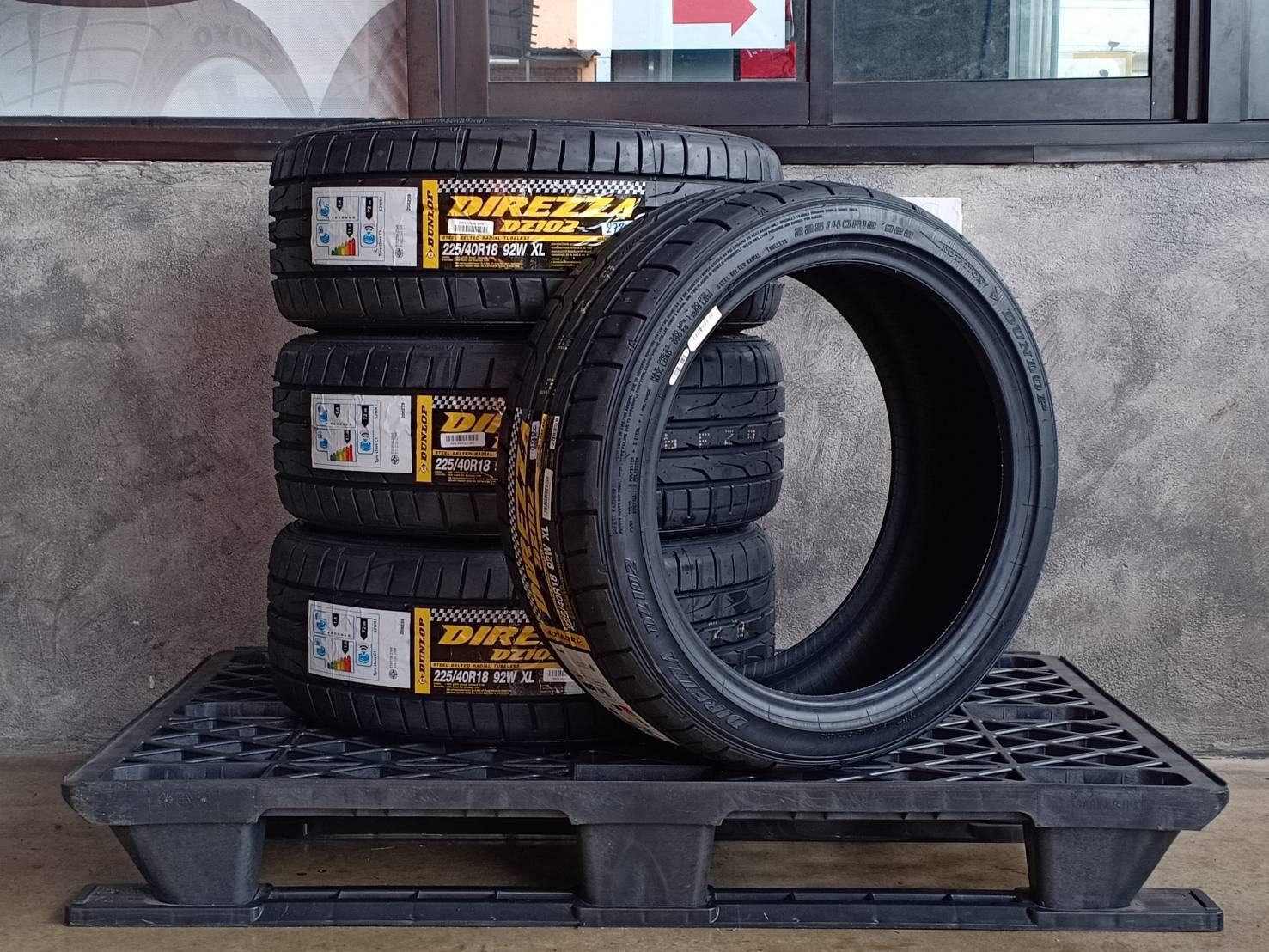 DUNLOP DIREZZA DZ102 225/45R18 ปี20