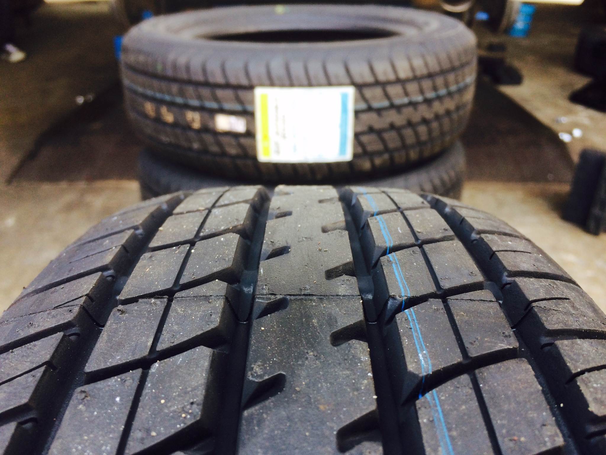 ยางใหม่ DUNLOP SP2030 185/60-15 ซื้อ2แถม2