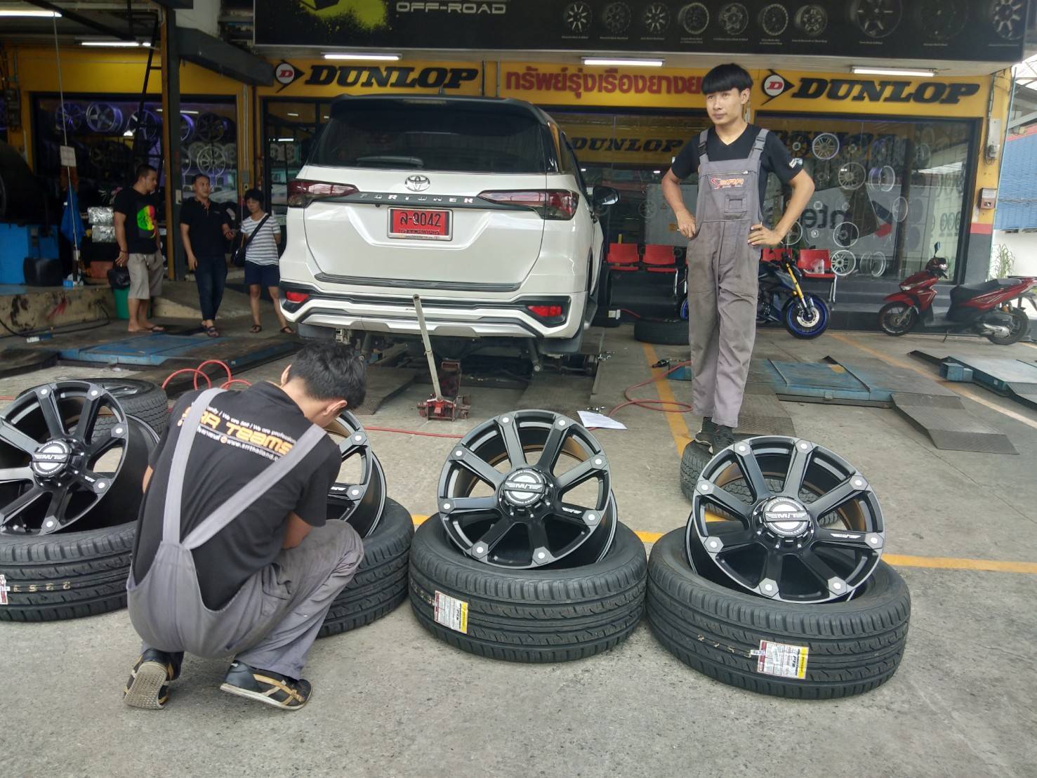 ล้อแท้ MICKEY THOMPSON ROUSH ขอบ20