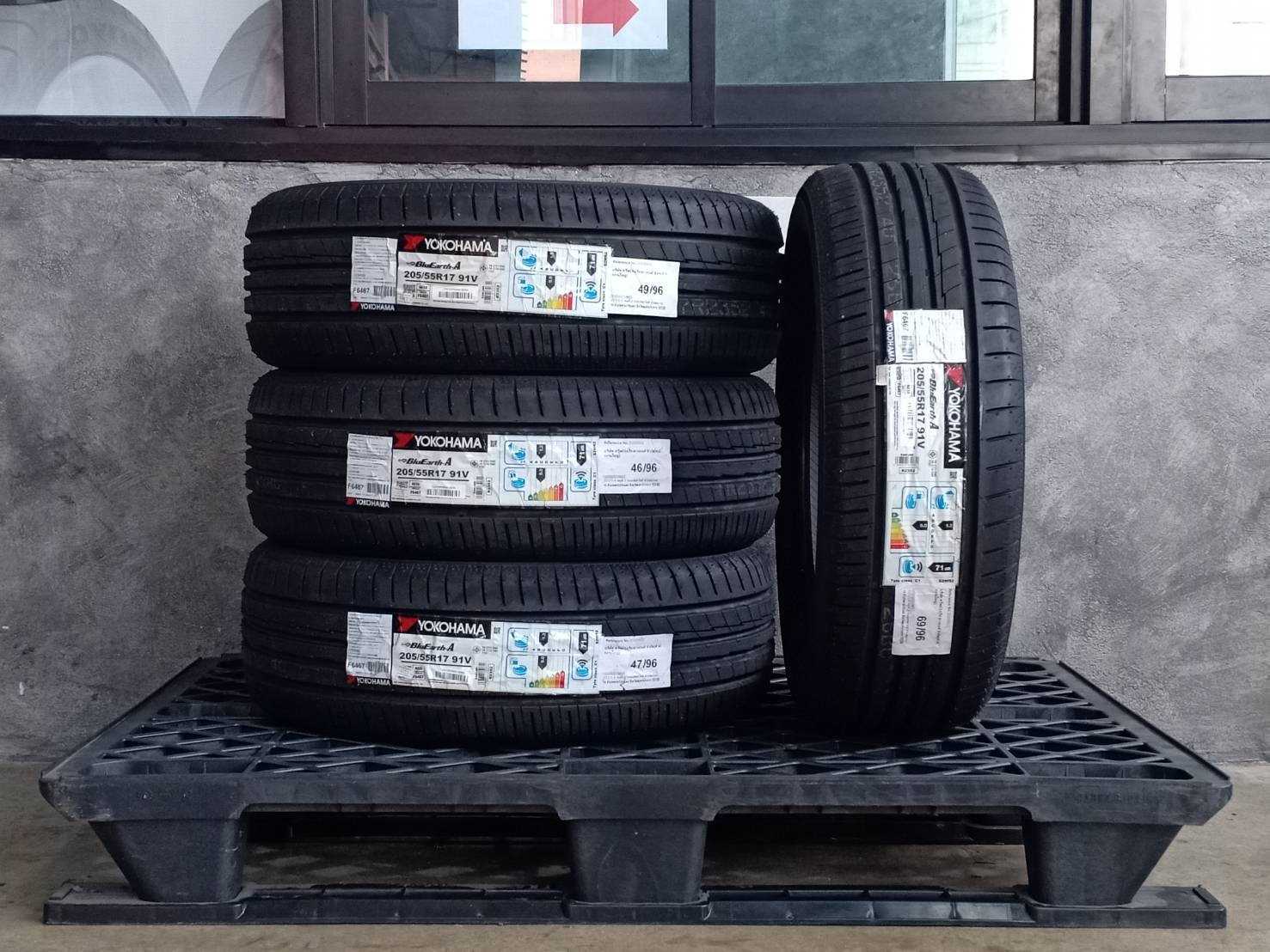 YOKOHAMA BLUEARTH-A AE50 205/55R17 91V JAPAN