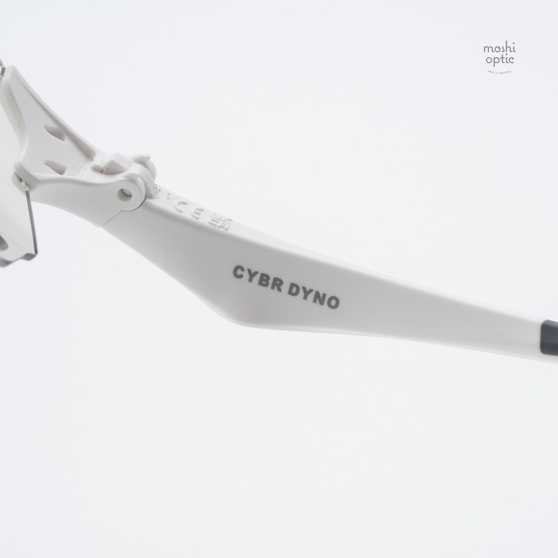 Oakley OO9513D-01 Cybr Dyno Matte White Clear to Black Iridium Photochromic