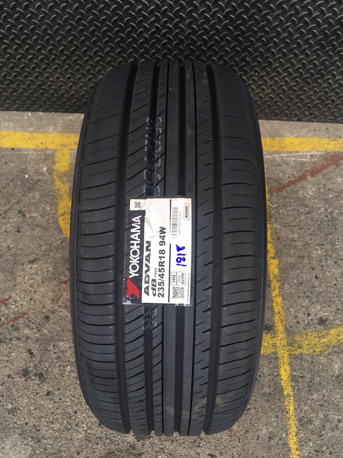 YOKOHAMA ADVAN DB V552 235-45-18 เส้น 5800 ปี18 ปกติ 7500