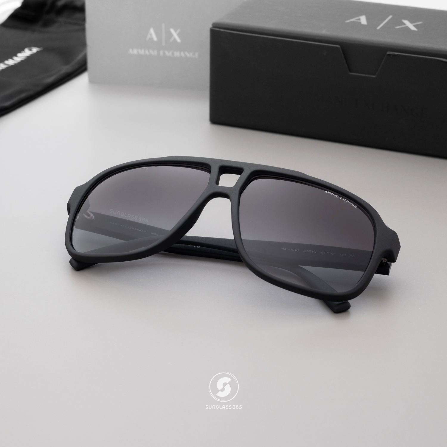แว่นกันแดด Armani Exchange 0AX4104S 80788G
