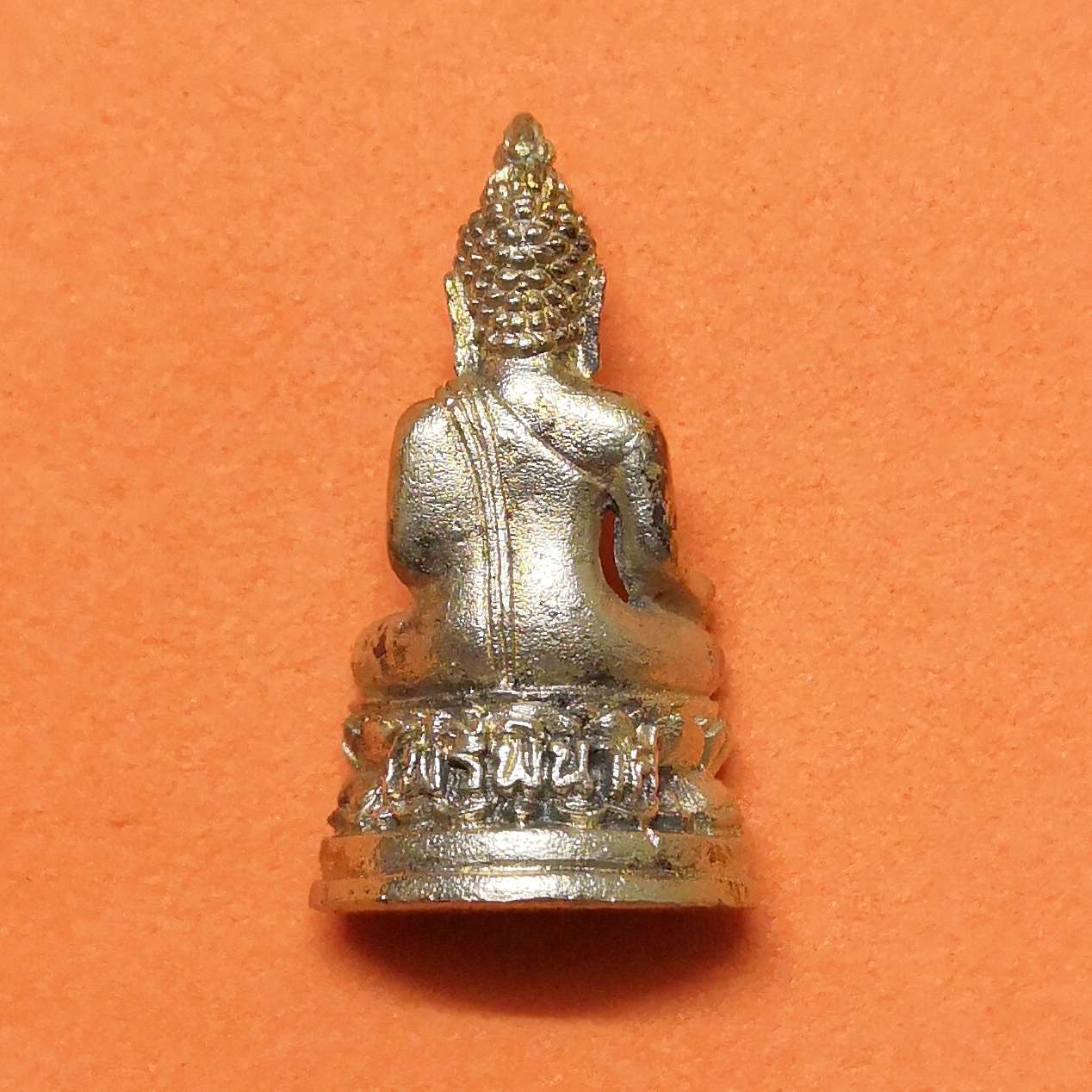 พระชัยวัฒน์ไพรีพินาศโสฬส 99 พิธีพุทธาภิเษกโดย สมเด็จพระญาณสังวร สมเด็จพระสังฆราช ณ พระอุโบสถวัดบวรนิเวศ ปี 2533 เนื้อกะไหล่เงิน สูง 2.1 เซน พร้อมกล่องเดิม