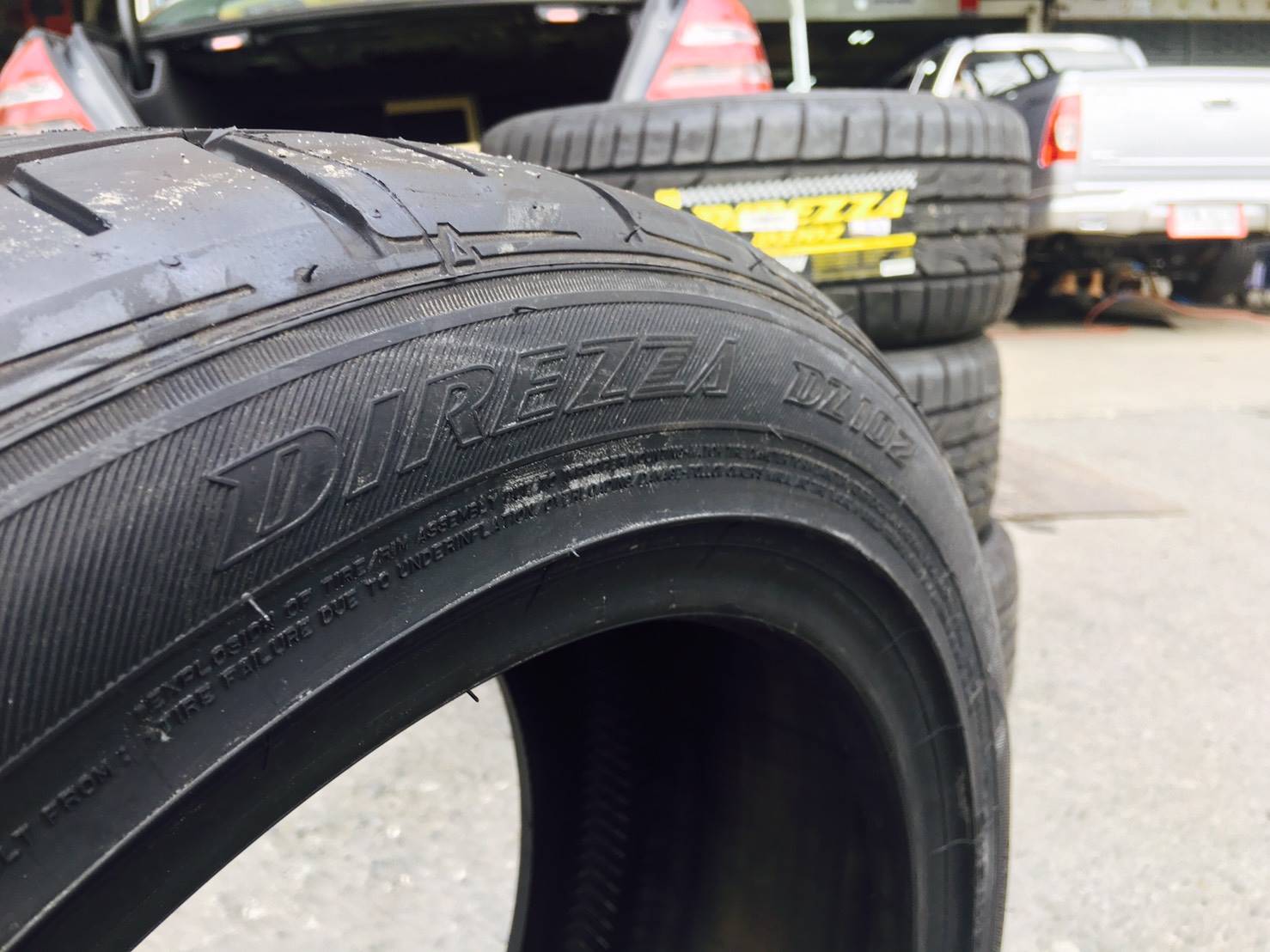 DUNLOP DZ102 245/45-17 เส้น 3500 บาท ปกติ 4500