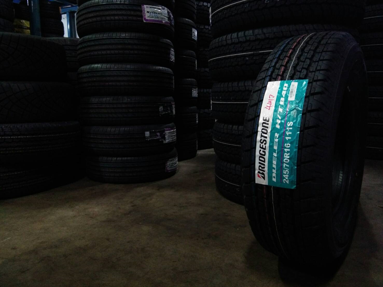 BRIDGESTONE HT840 245w70s16 เส้น 3750
