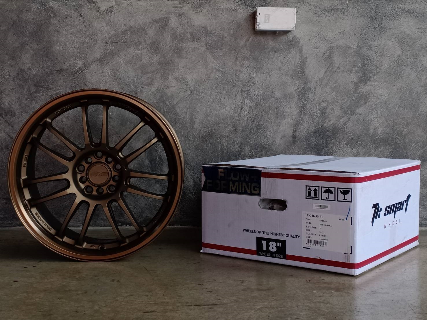 RE30 FLOWFORMING ล้อเบา ขอบ18 ราคาพิเศษ