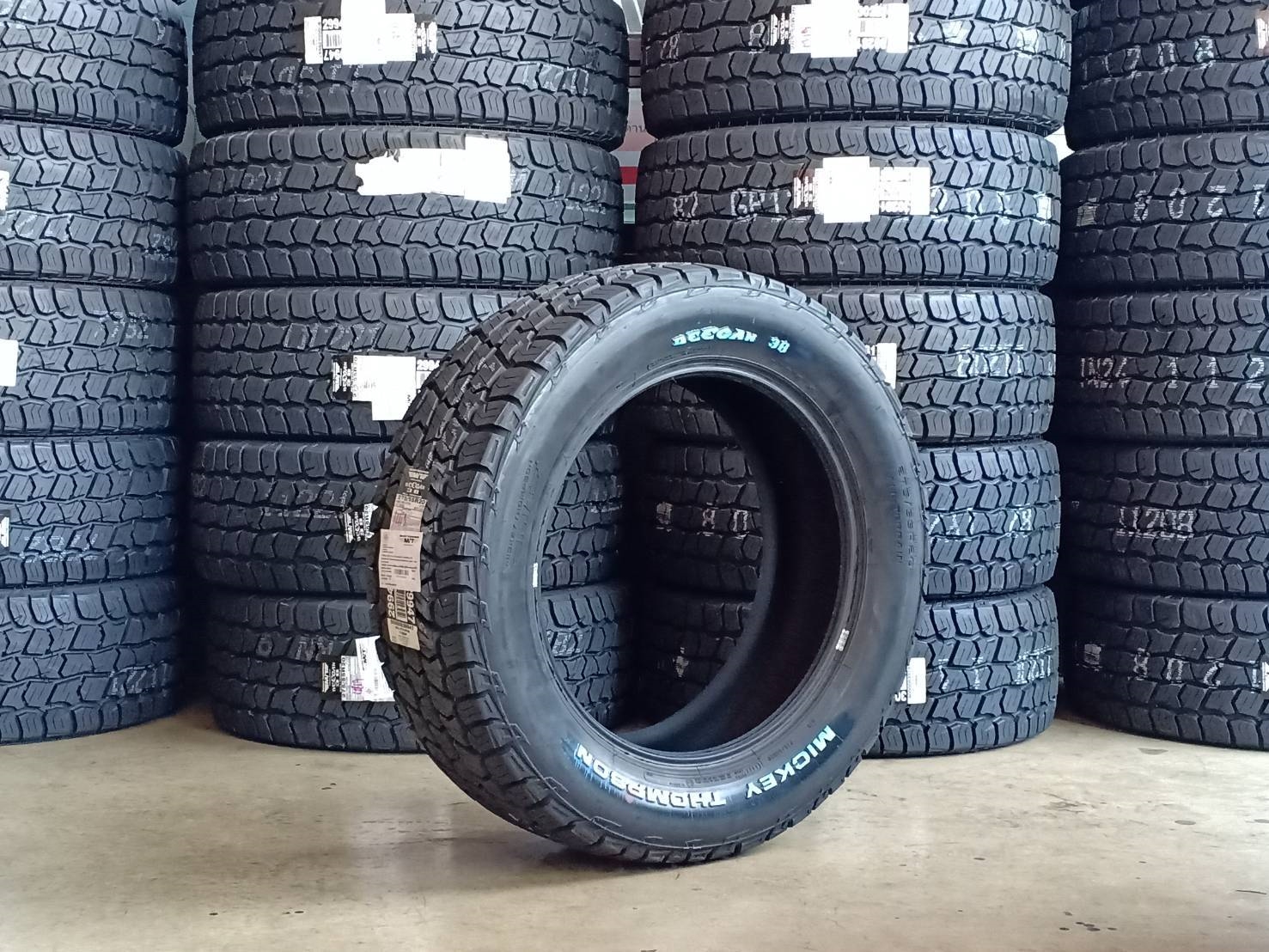 MICKEY THOMPSON DEEGAN38AT 275/55-20 ปี19 ซื้อครบ4เส้น รับส่วนลด 1000 บาท