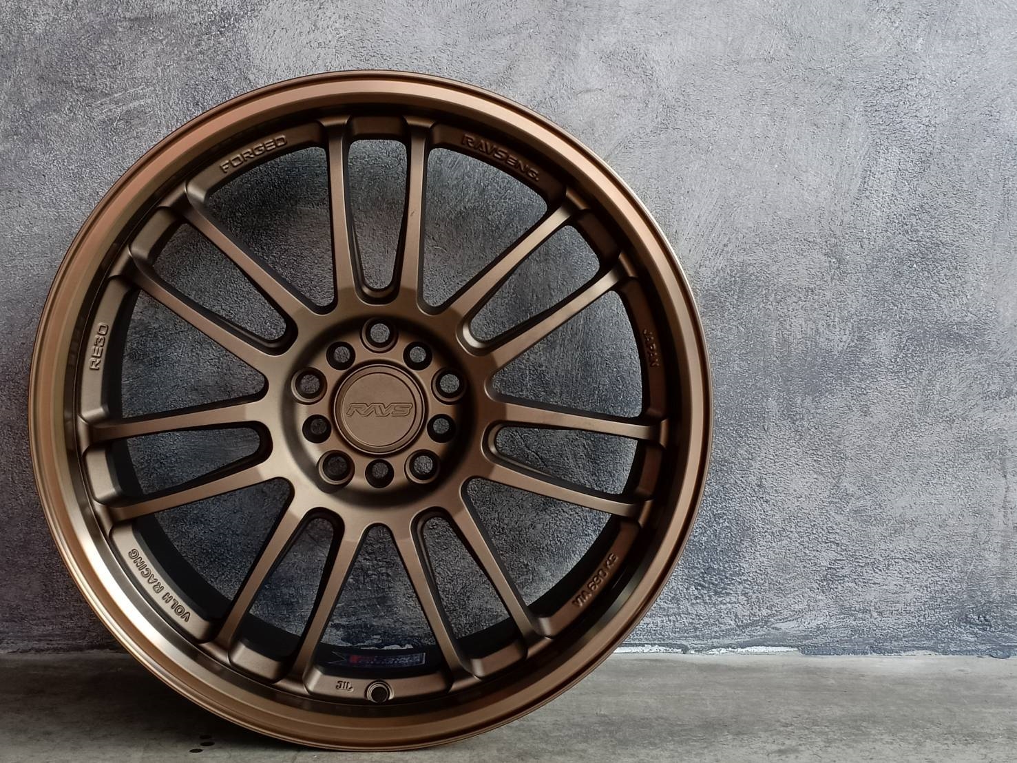 RE30 FLOWFORMING ล้อเบา ขอบ18 ราคาพิเศษ