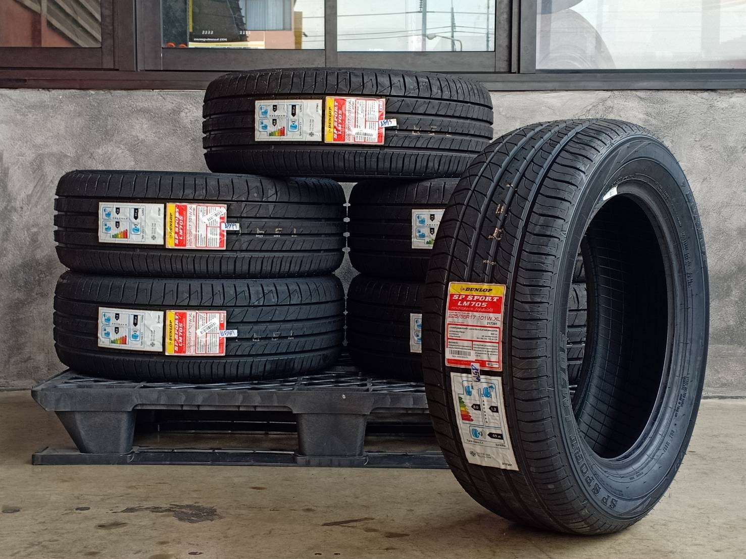 DUNLOP SP SPORT LM705 225/55R17 ปี19 ผลิตปรายปี