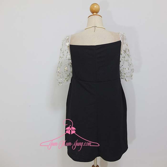 *อก42-46นิ้ว*ชุดเดรสคนอวบผ้าวูลเวฟสีดำตัดต่อผ้าตาข่ายปักดอกไม้ที่แขนและด้านหน้าแต่งกระดุม3เม็ด กระโปรงผ่าชายด้านข้างเล็กน้อย สวยหวานน่ารักมากๆค่ะ