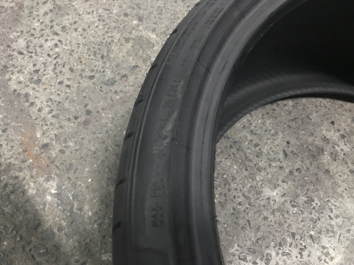 DUNLOP SP SPORT MAXX050+ 275/30-20 ปี17 เส้น 6800 ปกติ 9800