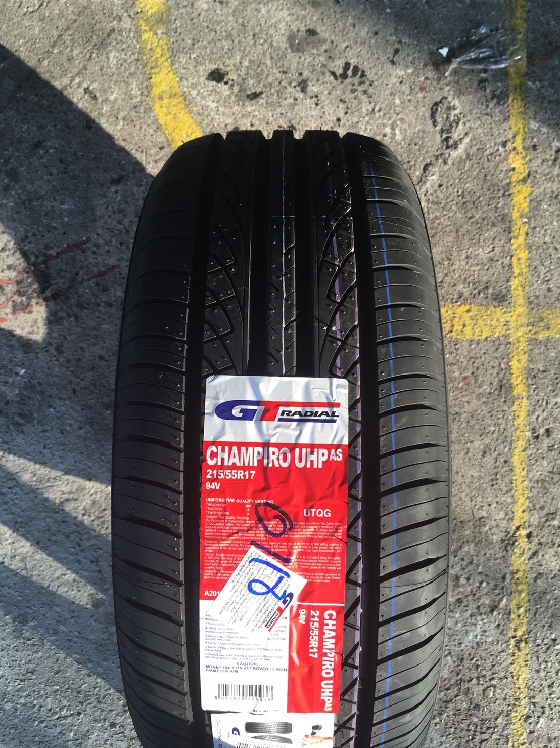 GT-RADIAL CHAMPIRO UHP AS 215-55-17 เส้น 4900 บาท ซื้อ2แถม2