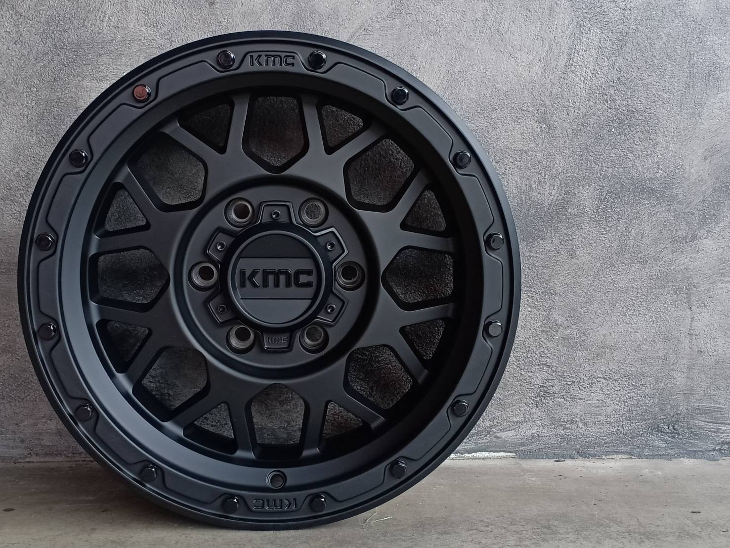 KM535 16X8 6X139.7 -6 106.25 M-BLKต้องการส่วนลดราคาพิเศษ กรุณาสอบถาม