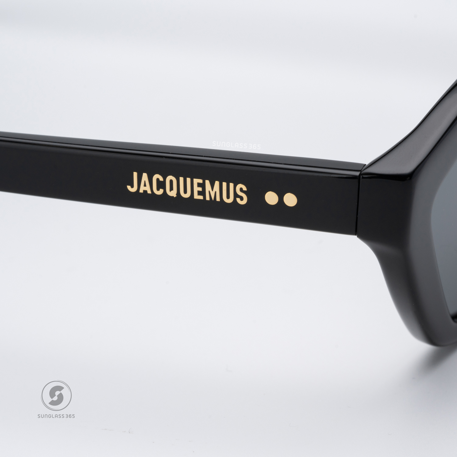 แว่นกันแดด JACQUEMUS BAMBINO JAC42 C1