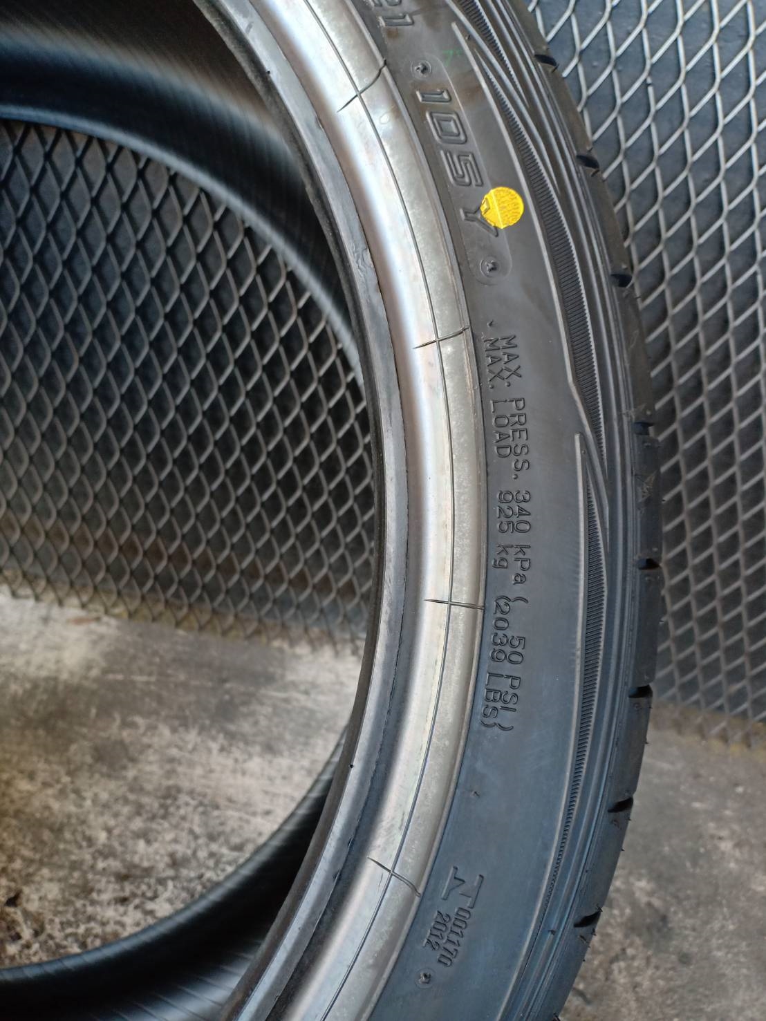 DUNLOP SPMAXX050 PLUS 285/35-21 เส้นละ 8500 ปกติ 24000