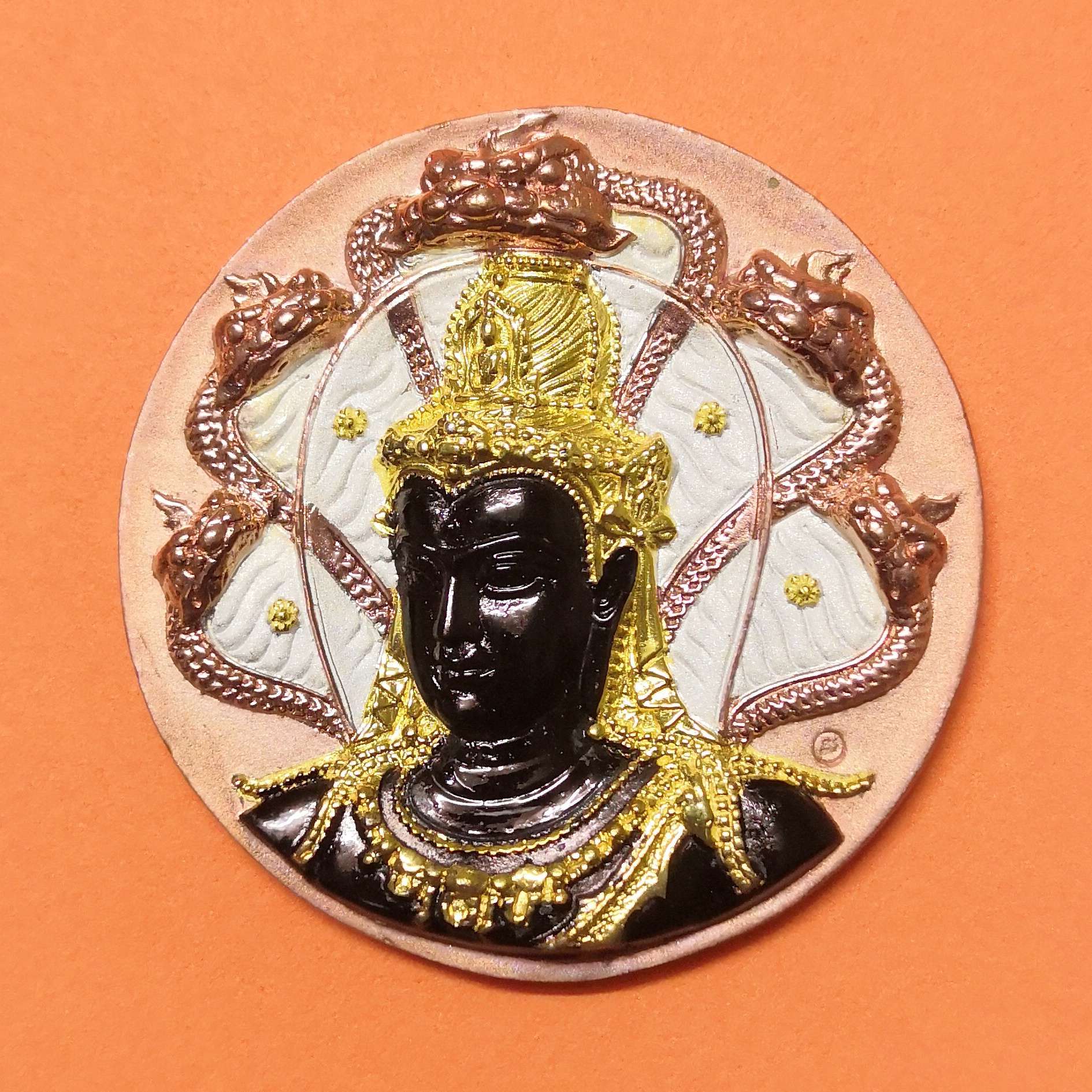 เหรียญบาตรน้ำมนต์ จตุคาม รามเทพ รุ่นราชันย์ดำ วัดใหญ่ชัยมงคล จ.นครศรีธรรมราช ปี 2550 เนื้อสี่กษัตริย์ ขนาด 5.2 เซน พร้อมตลับเดิม