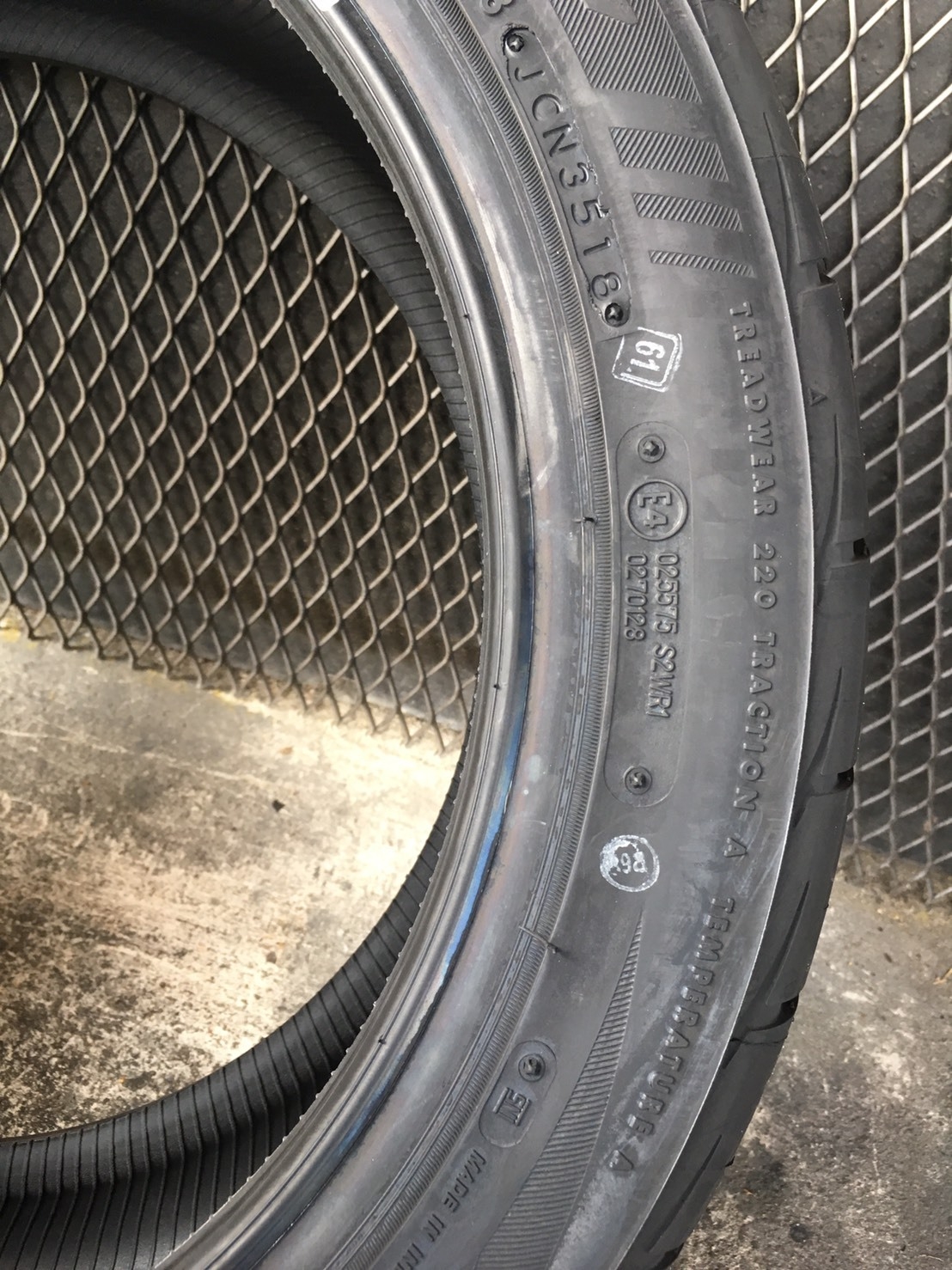 BRIDGESTONE RE003 225/45-17 ราคาถูก